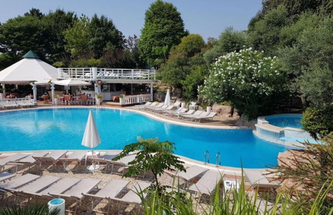 Hotel Villa Pigalle Tezze sul Brenta Exterior foto